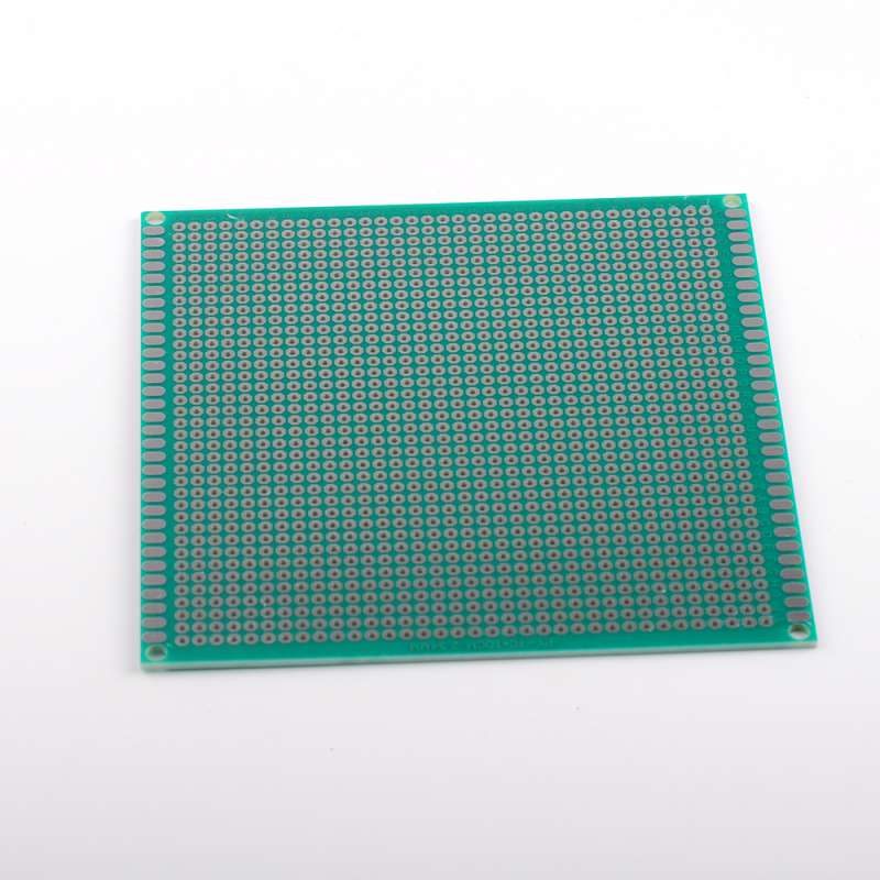 Détail trous 2.54 mm sur PCB universelle 10x10 cm